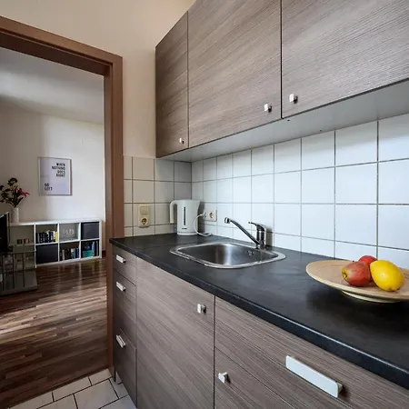 Helle In Sudenburg Mit Balkon - Wlan, 4 Schlafplaetze Apartamento Magdeburgo