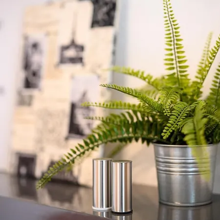 Helle In Sudenburg Mit Balkon - Wlan, 4 Schlafplaetze Apartamento