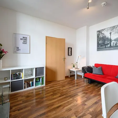 Helle In Sudenburg Mit Balkon - Wlan, 4 Schlafplaetze Magdeburgo