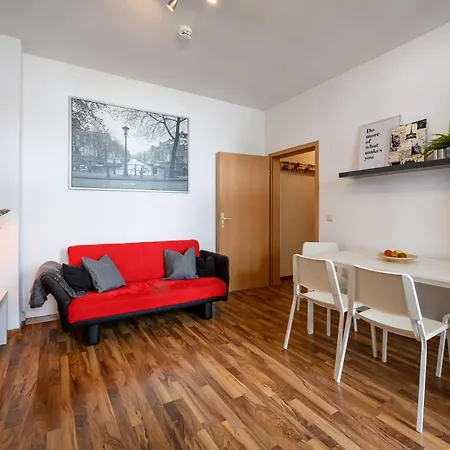 Helle In Sudenburg Mit Balkon - Wlan, 4 Schlafplaetze * Magdeburg