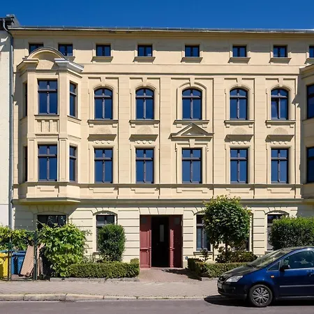 Helle In Sudenburg Mit Balkon - Wlan, 4 Schlafplaetze * Magdeburg