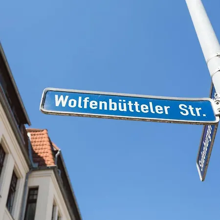 Helle In Sudenburg Mit Balkon - Wlan, 4 Schlafplaetze 马格德堡