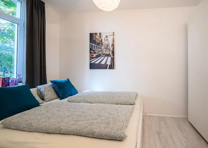 Helle In Sudenburg Mit Balkon - Wlan, 4 Schlafplaetze Apartman Magdeburg