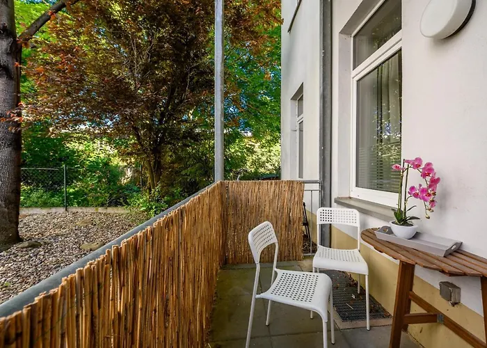 Helle In Sudenburg Mit Balkon - Wlan, 4 Schlafplaetze Appartement