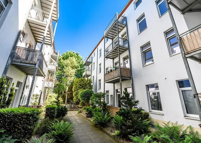 Helle In Sudenburg Mit Balkon - Wlan, 4 Schlafplaetze * Maagdenburg