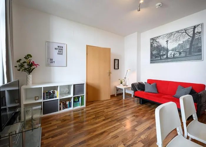 Helle In Sudenburg Mit Balkon - Wlan, 4 Schlafplaetze Magdeburg