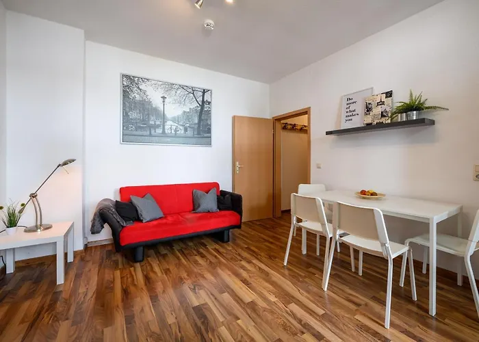 Helle In Sudenburg Mit Balkon - Wlan, 4 Schlafplaetze * Magdeburg